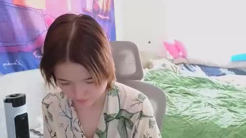 Snapshot of meowki4 chatting on 09-13-25, 11:43 meowme online show from 09-13-25, 11:43