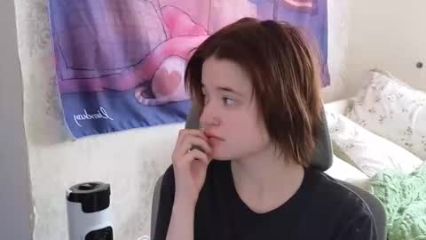 Snapshot of meowki4 chatting on 10-07-25, 07:05 meowme online show from 10-07-25, 07:05