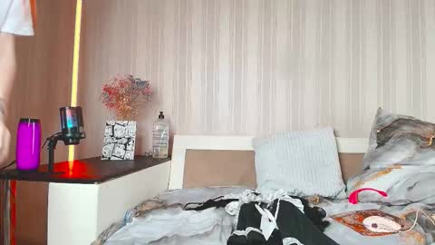 Snapshot of meowroslava chatting on 10-16-25, 10:27 meowroslava online show from 10-16-25, 10:27