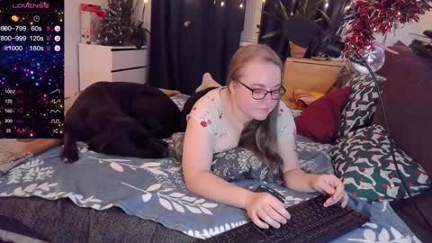 Snapshot of meowut chatting on 12-08-24, 10:36 Mary online show from 12-08-24, 10:36
