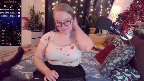 Snapshot of meowut chatting on 12-09-24, 06:12 Mary online show from 12-09-24, 06:12