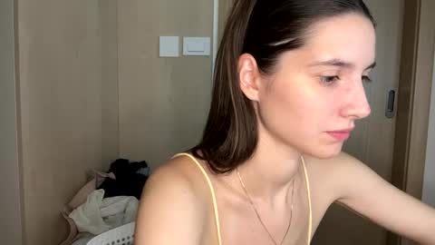 Snapshot of meralynn chatting on 06-03-26, 02:33 LEVA online show from 06-03-26, 02:33