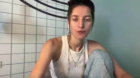 Snapshot of meralynn chatting on 06-13-26, 09:29 LEVA online show from 06-13-26, 09:29