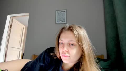 mercedescutee online show from 10-22-25, 12:27