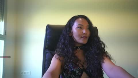 Snapshot of mercedesss_8 chatting on 05-28-26, 11:40 Next show on 03 Dec online show from 05-28-26, 11:40