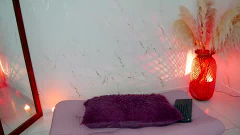 Snapshot of merida_bell18 chatting on 05-26-26, 08:27 Merida Bell online show from 05-26-26, 08:27