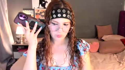 Snapshot of meridaxbrave_ chatting on 07-02-26, 01:27 laura 3 i am independent model online show from 07-02-26, 01:27