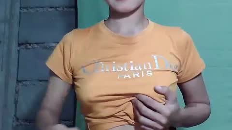 Snapshot of merietiny chatting on 02-21-25, 06:51 merietiny online show from 02-21-25, 06:51