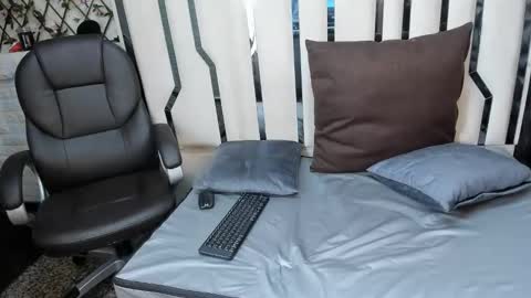 Snapshot of meriland_hh chatting on 05-21-26, 06:20 Meriland online show from 05-21-26, 06:20