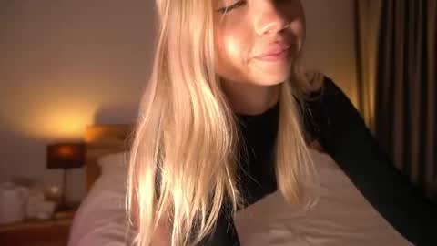 Lara OFFLINE  online show from 07-03-26, 08:59