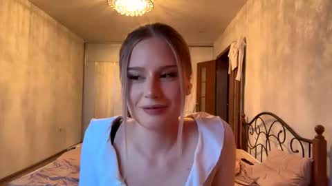 Snapshot of merrileesmoldt chatting on 06-25-26, 02:32 Stefani online show from 06-25-26, 02:32