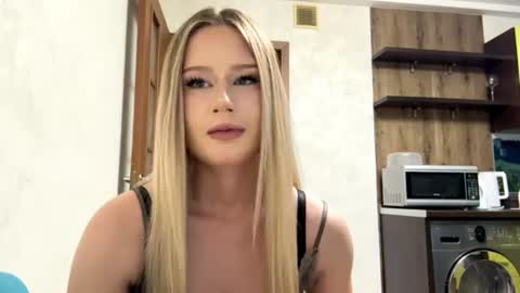 Snapshot of merrileesmoldt chatting on 07-02-26, 01:28 Stefani online show from 07-02-26, 01:28