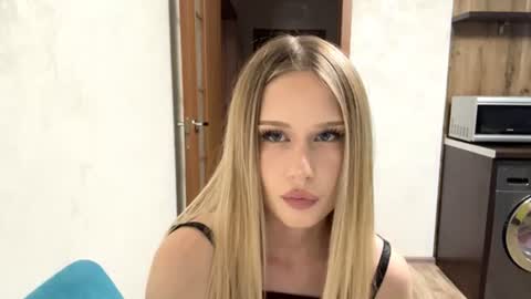 Snapshot of merrileesmoldt chatting on 07-06-26, 01:19 Stefani online show from 07-06-26, 01:19