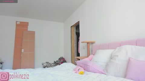 Snapshot of merryl_clark chatting on 06-03-26, 11:13 Sara online show from 06-03-26, 11:13