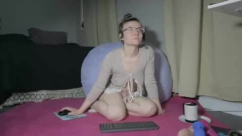 Snapshot of messyaftermidnight chatting on 02-11-26, 11:32 Dainty online show from 02-11-26, 11:32