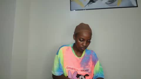 Snapshot of messyluna chatting on 05-20-26, 05:41 meggy and bree online show from 05-20-26, 05:41