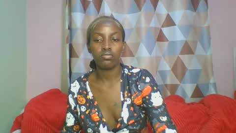 Snapshot of messyluna chatting on 06-02-26, 12:40 meggy and bree online show from 06-02-26, 12:40