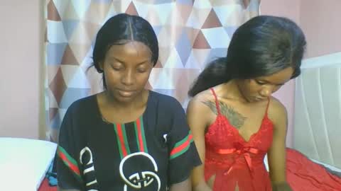 Snapshot of messyluna chatting on 06-10-26, 07:35 meggy and bree online show from 06-10-26, 07:35