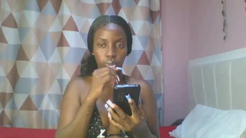 Snapshot of messyluna chatting on 06-13-26, 06:28 meggy and bree online show from 06-13-26, 06:28