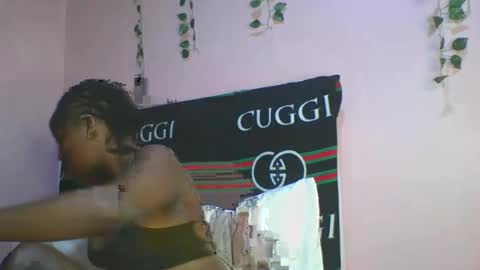 Snapshot of messyluna chatting on 06-14-26, 03:47 meggy and bree online show from 06-14-26, 03:47