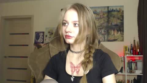 Snapshot of metacatharsis chatting on 02-25-26, 04:27 Eva online show from 02-25-26, 04:27