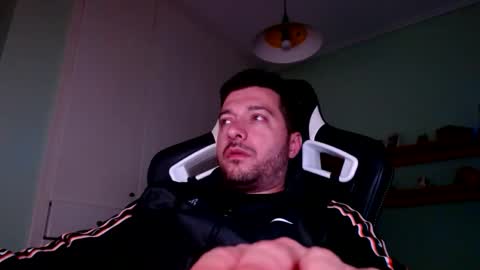 Snapshot of metalic18 chatting on 10-19-25, 02:50 FunnyTimeHere online show from 10-19-25, 02:50