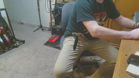 Snapshot of metalsharkk chatting on 02-06-25, 10:32 metalsharkk online show from 02-06-25, 10:32