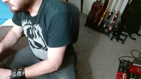 Snapshot of metalsharkk chatting on 03-01-25, 04:04 metalsharkk online show from 03-01-25, 04:04