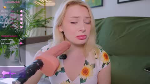 Stella online show from 10-03-25, 08:22