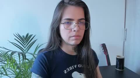 Snapshot of meurief chatting on 05-22-26, 03:28 Meurif online show from 05-22-26, 03:28