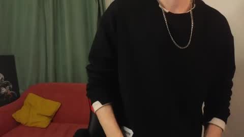Snapshot of meverik_oushen chatting on 05-08-26, 12:43 MEVERIK OUSHEN online show from 05-08-26, 12:43