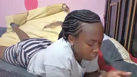 Snapshot of meybel chatting on 11-10-25, 07:02 Meybel online show from 11-10-25, 07:02