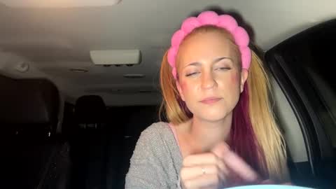 Snapshot of mezzy69 chatting on 02-19-25, 10:01 mezzy69 online show from 02-19-25, 10:01