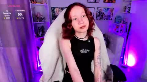 Snapshot of mi_mi_mia chatting on 06-20-26, 11:57 Mia online show from 06-20-26, 11:57
