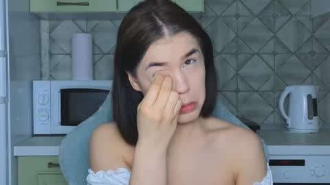 Mia online show from 03-09-25, 02:18