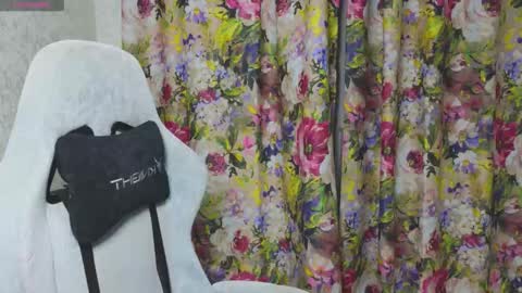 Mia online show from 10-25-25, 07:41