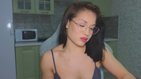 Mia online show from 02-09-26, 03:27