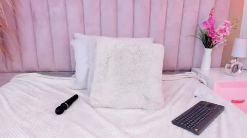 mia__bailey_ online show from 07-15-26, 09:31