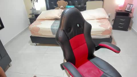 Mia  online show from 02-10-26, 05:00