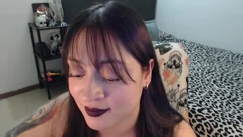 mia online show from 01-10-25, 01:21