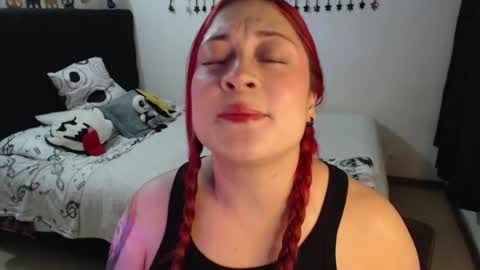 Snapshot of mia_adams_red chatting on 05-12-26, 01:36 mia online show from 05-12-26, 01:36