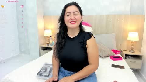 Mia Aristizabal online show from 10-11-25, 07:23