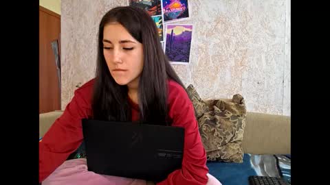 Snapshot of mia_beauti_live chatting on 04-20-26, 11:24 mia_beauti_live online show from 04-20-26, 11:24