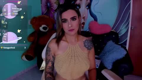 Snapshot of mia_bigtits_17 chatting on 04-19-26, 07:27 Mia online show from 04-19-26, 07:27