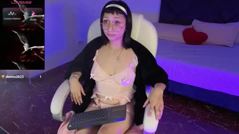 Snapshot of mia_bloom2 chatting on 02-09-26, 05:00 mia online show from 02-09-26, 05:00