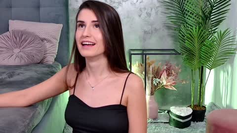 Freya Allen online show from 12-06-24, 10:08