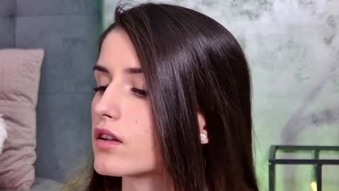 Freya Allen online show from 02-04-25, 12:19