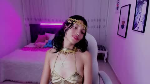 Mia online show from 11-10-25, 09:14