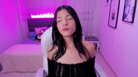 Mia online show from 11-25-25, 07:36