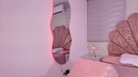 Snapshot of mia_collenss chatting on 06-24-26, 03:05 Mia online show from 06-24-26, 03:05